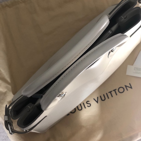 SOLD 100% Authentic Louis Vuitton White Epi Passy - Picture 5 of 8